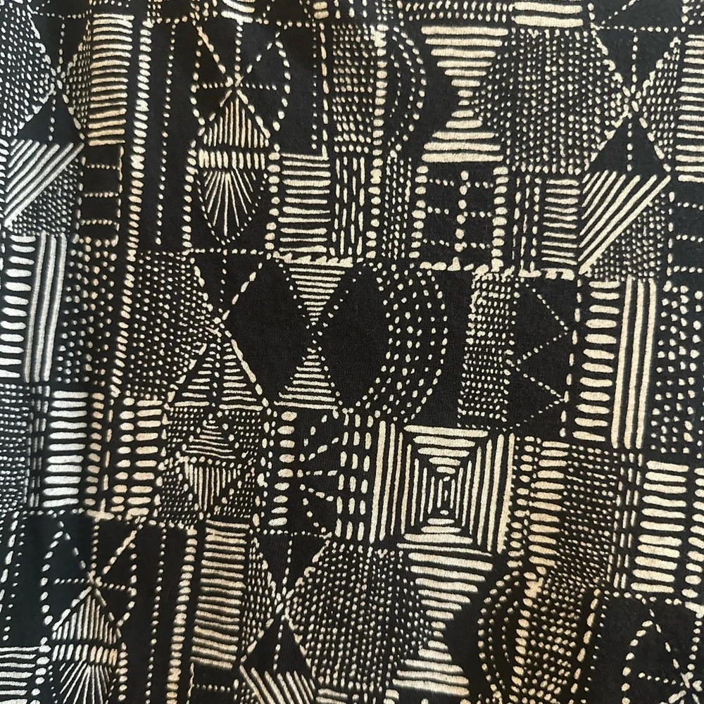 Torrid Black and Cream Patterned Leggings - Picture 4 of 7